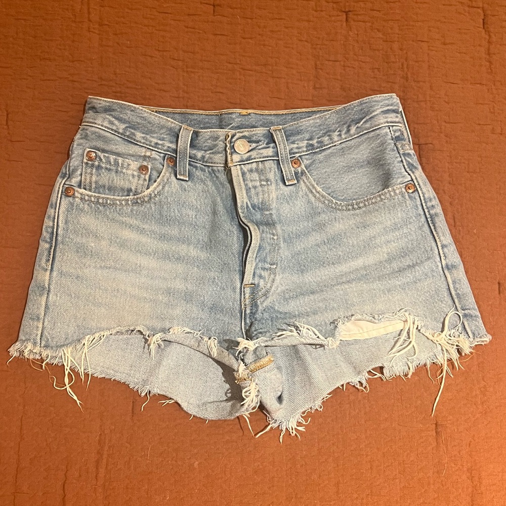 Levi 501 shorts size 24